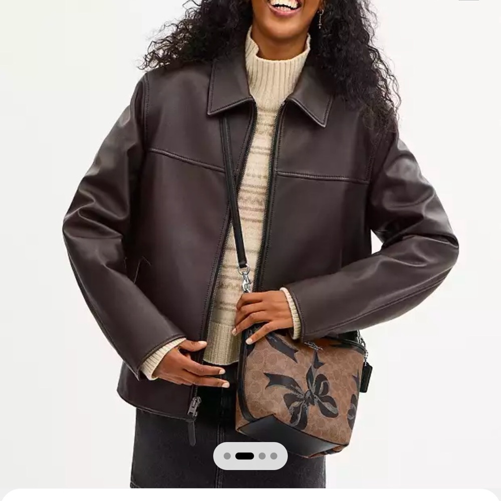 New COACH City Bucket Bag In Signature Canvas With Bow Print - Picture 7 of 12